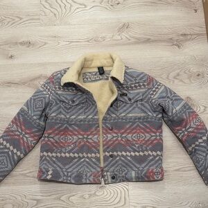 Wrangler Sherpa-Lined Tribal Cropped Jean Jacket in Gray & Red